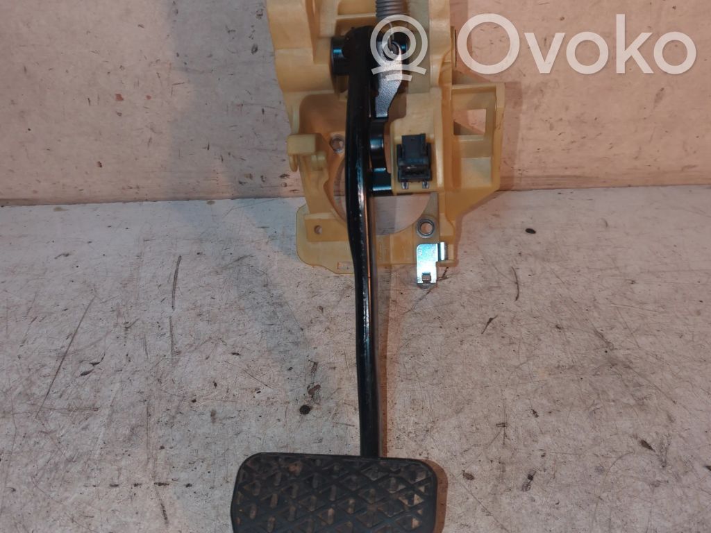 Brake pedal   6761032