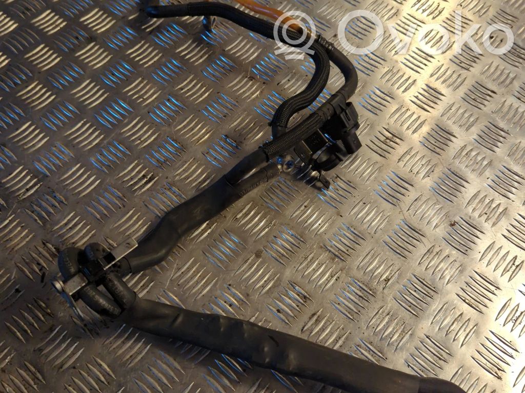 Audi A8 S8 D3 4E Fuel line pipe 