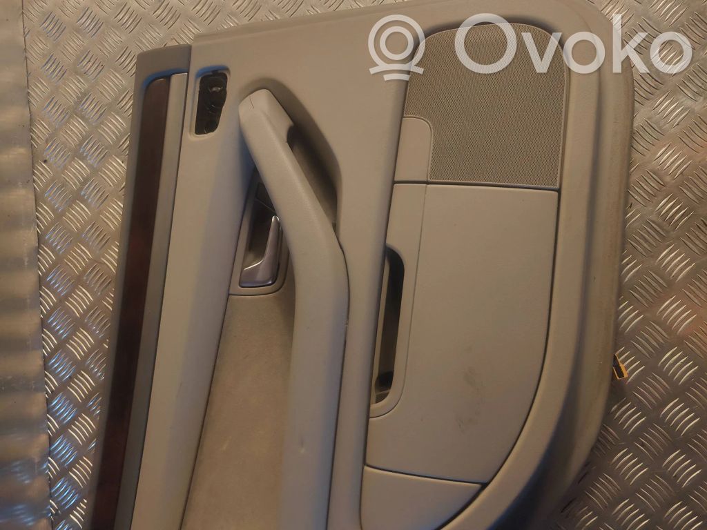 Audi A8 S8 D3 4E Takaoven verhoilu 