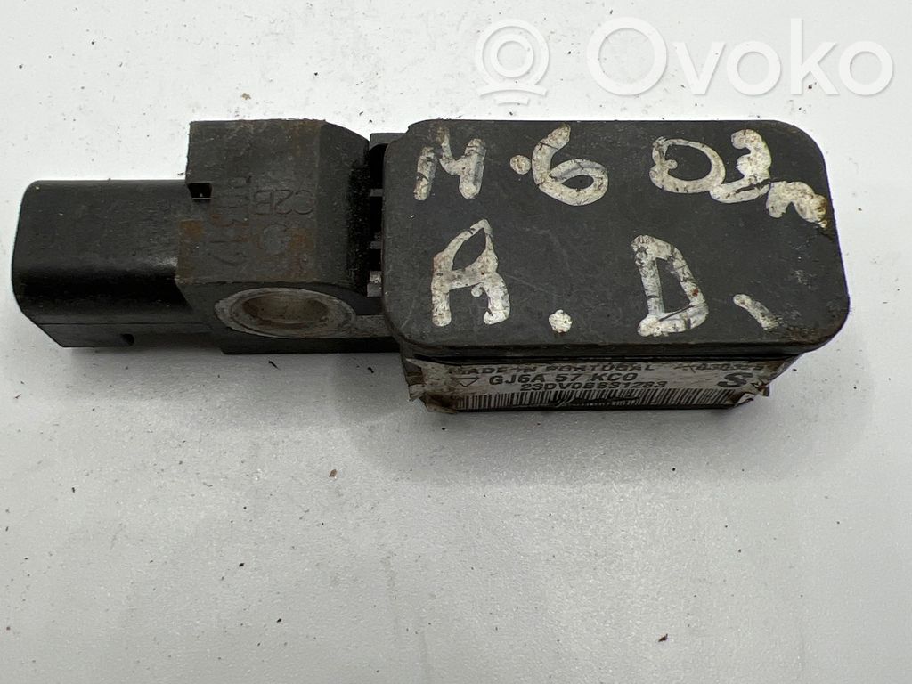 Czujnik uderzenia Airbag   GJ6A57KC0,030325,23DV0B831283