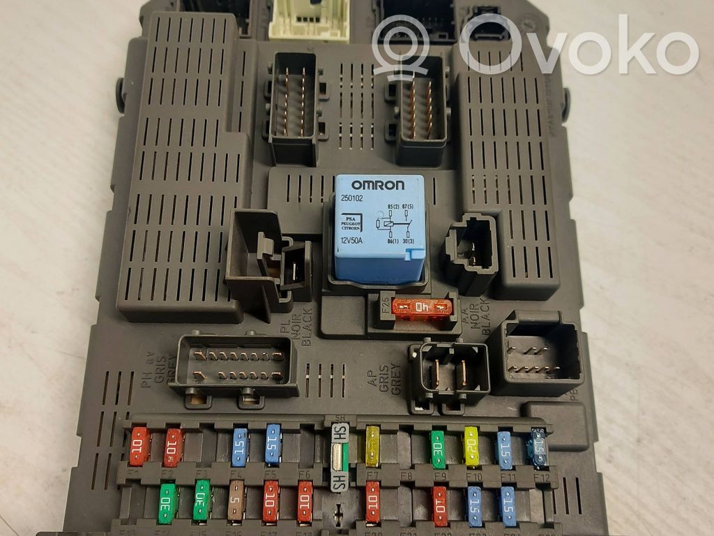 Peugeot 807 Fuse module 