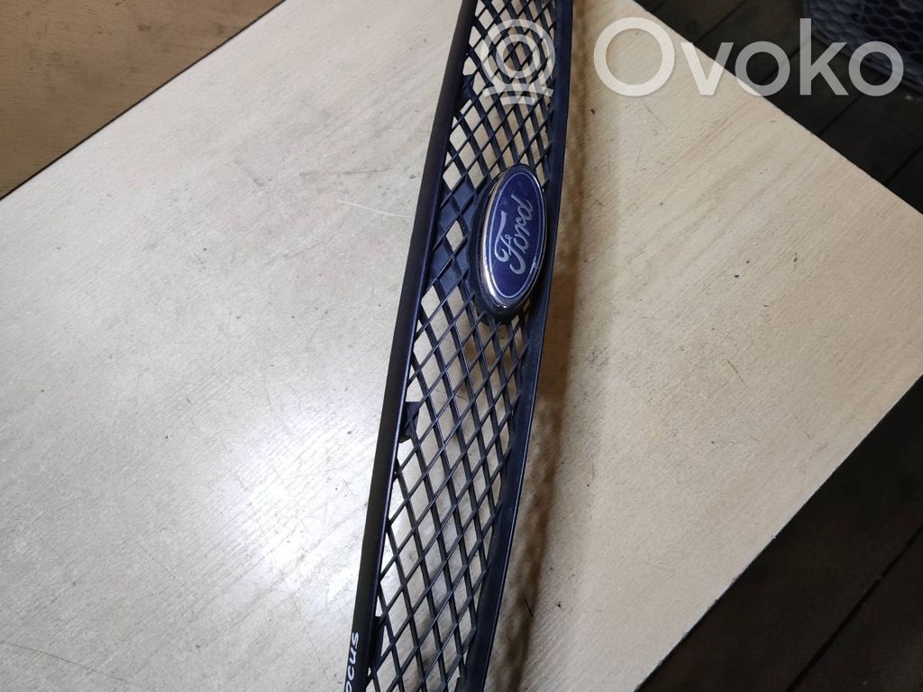 Ford Focus Front bumper upper radiator grill 