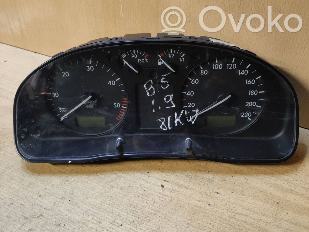Volkswagen PASSAT B5 Licznik / Prędkościomierz 