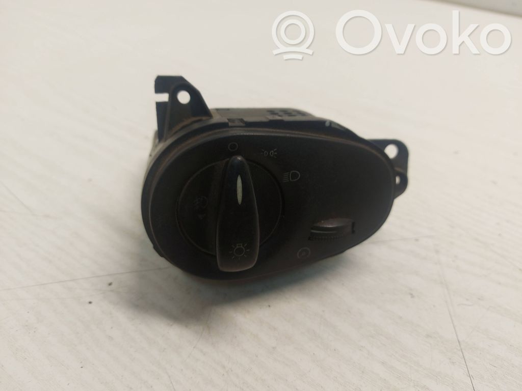 Ford Focus Light switch 