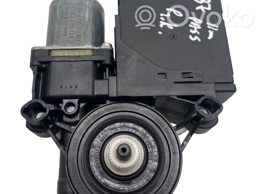 Volkswagen PASSAT B7 Silnik regulatora szyby drzwi przednich 