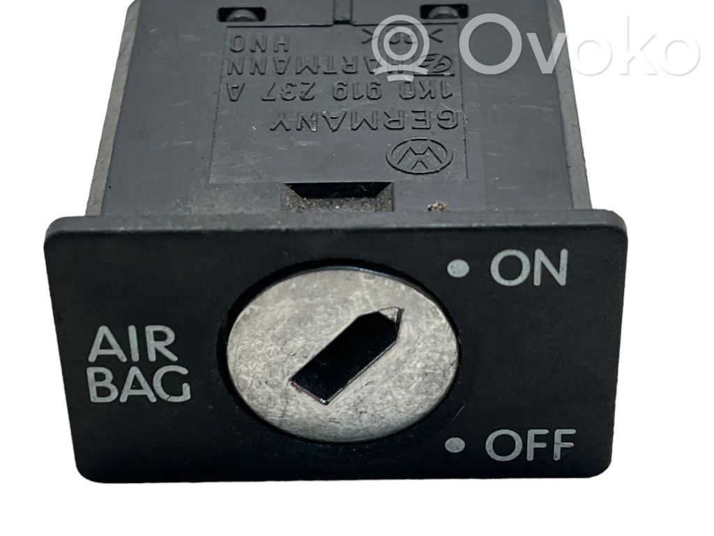 Skoda Octavia Mk2 (1Z) Passenger airbag on/off switch 