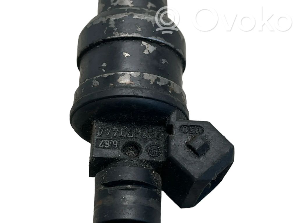 Inyector de combustible   058133551A
