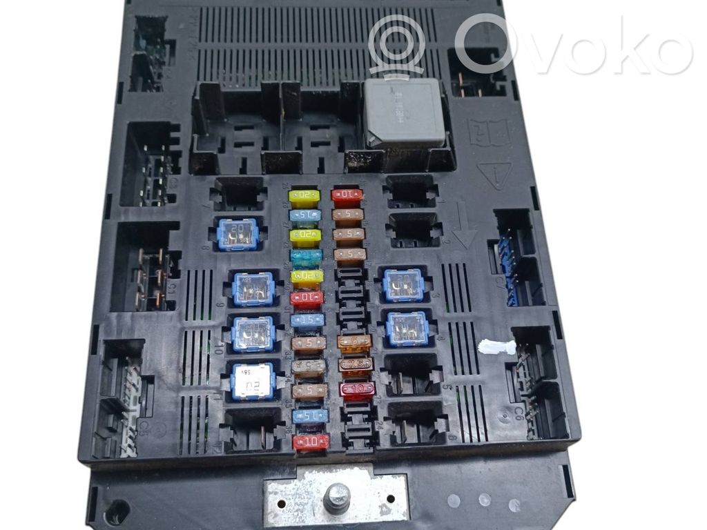 Jaguar XF X250 Fuse module 