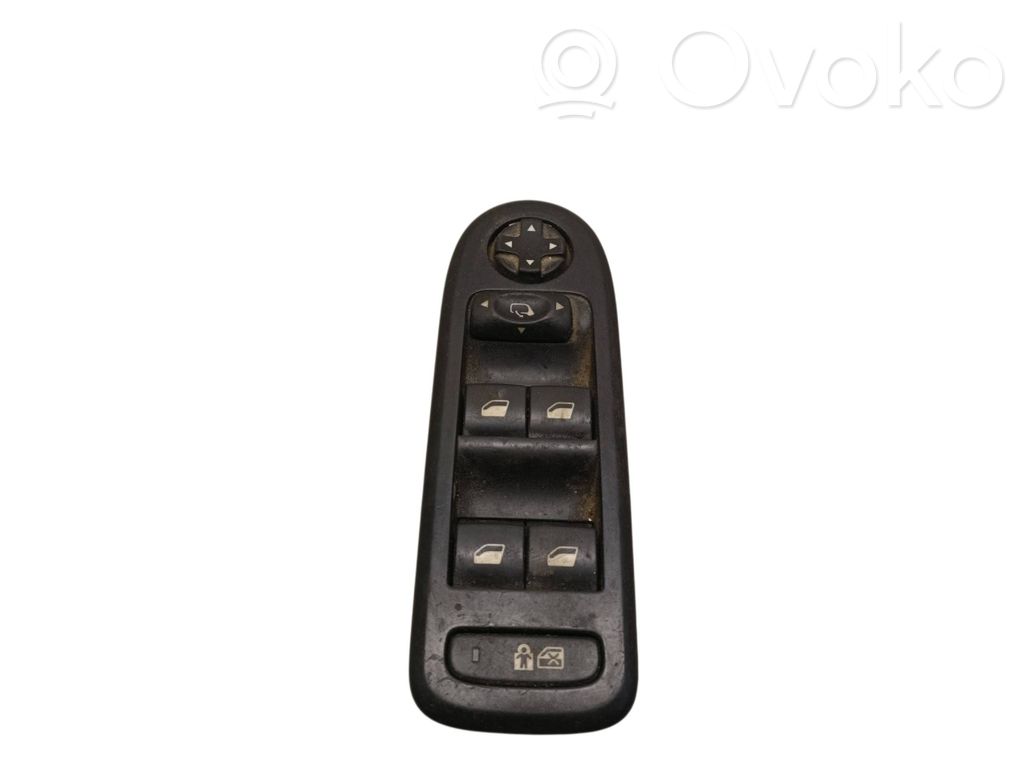 Peugeot 508 Electric window control switch 