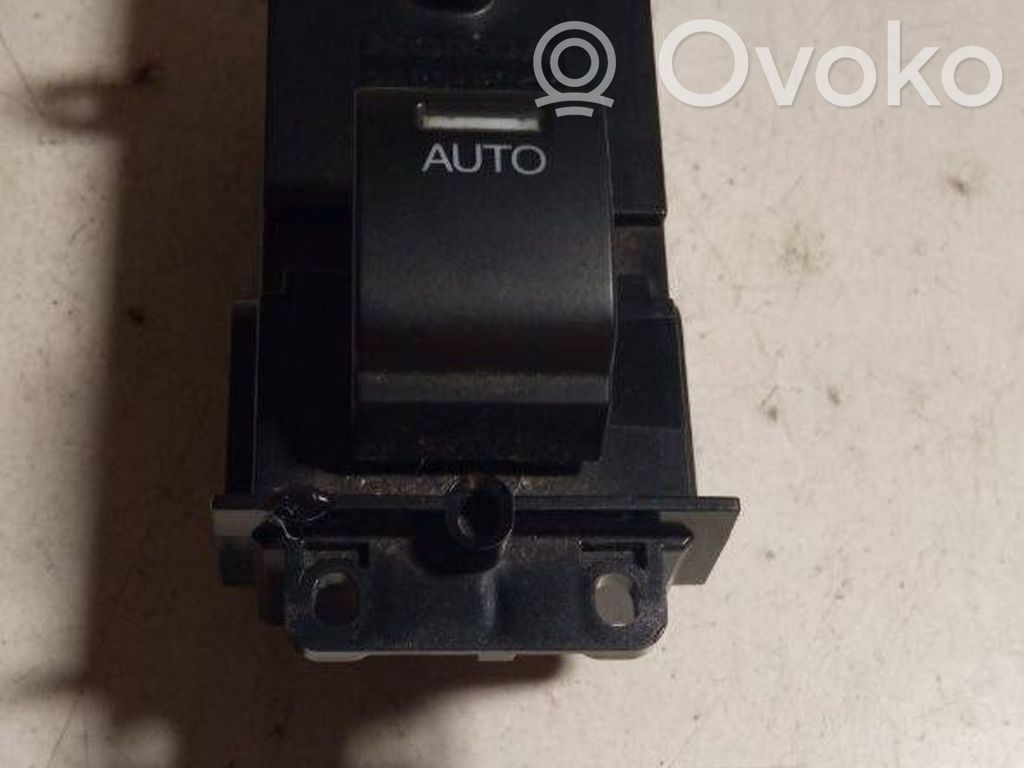 Honda CR-V Electric window control switch 