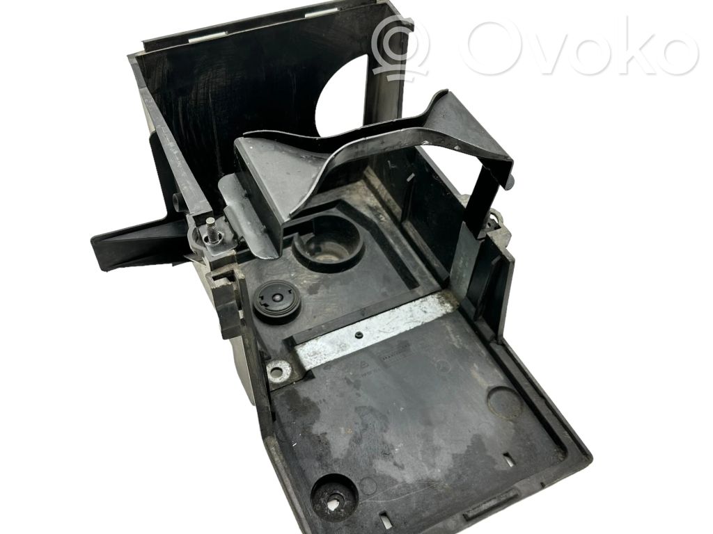 Volvo V50 Akumulatora nostiprināšanas pamatne 