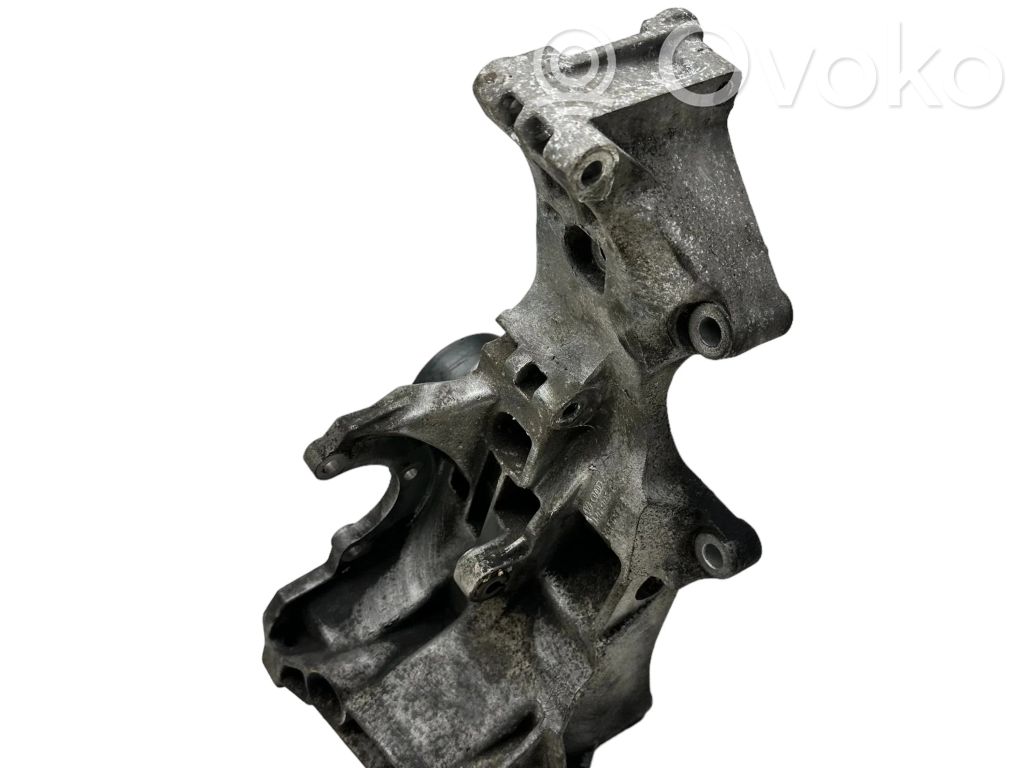 Audi A4 S4 B7 8E 8H Mocowanie alternatora 