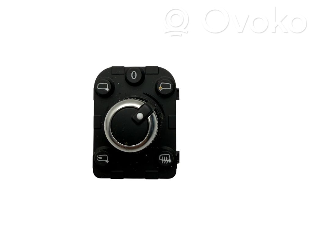 Audi Q2 - Wing mirror switch 