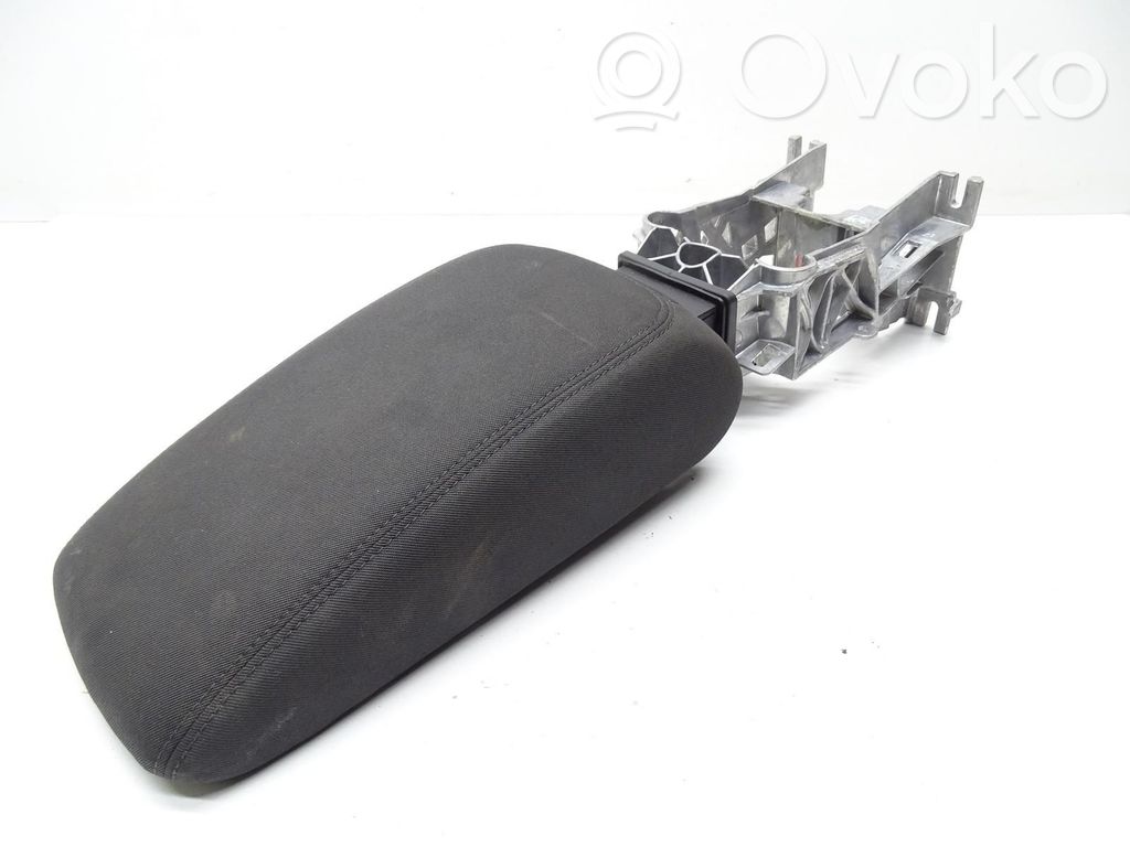Audi Q2 - Armrest 
