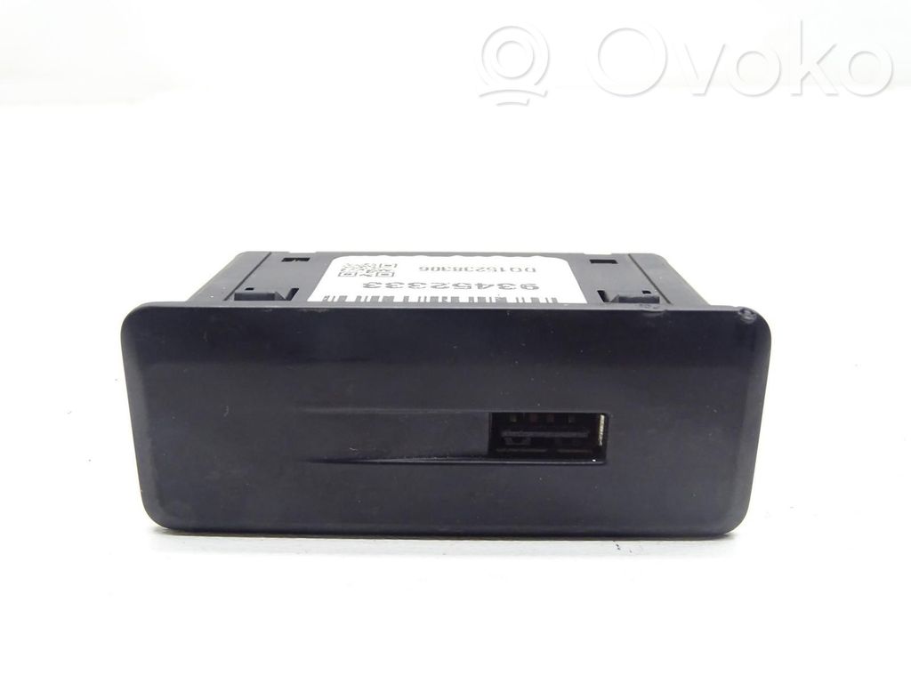 Opel Vivaro Enchufe conector USB 