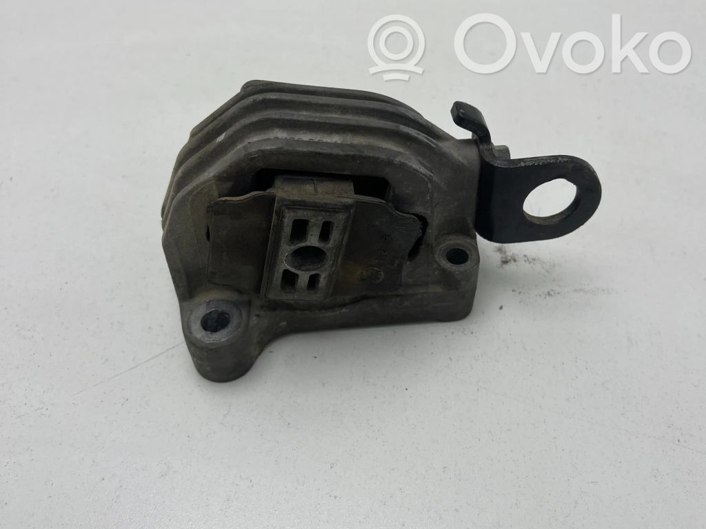 Volvo S60 Engine mount bracket 