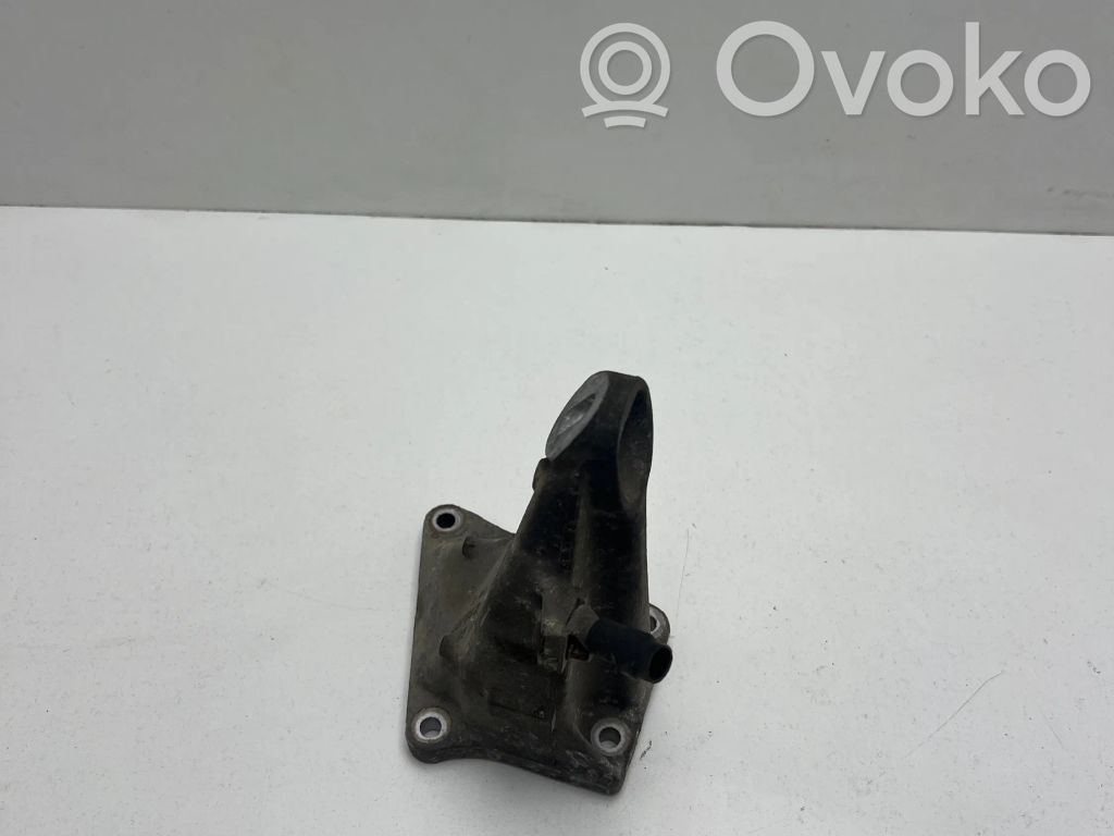 Engine mounting bracket   1094652