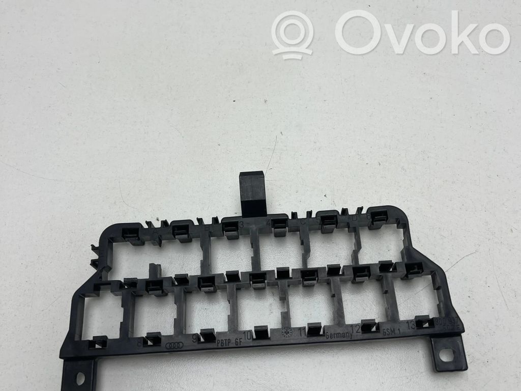 Audi A4 S4 B5 8D Sulakemoduuli 