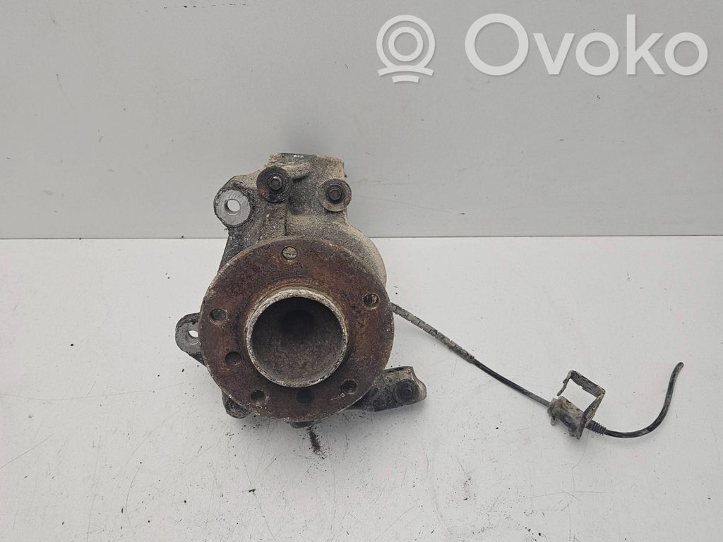 Front wheel hub spindle knuckle