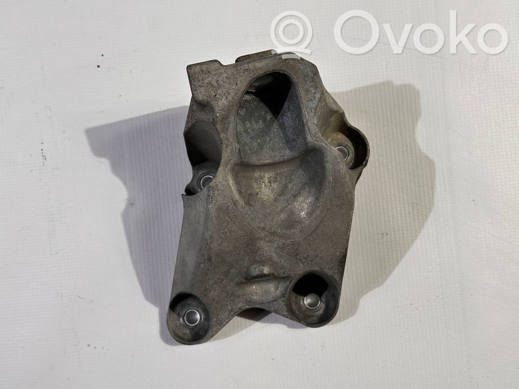 Chevrolet Camaro Engine mounting bracket 
