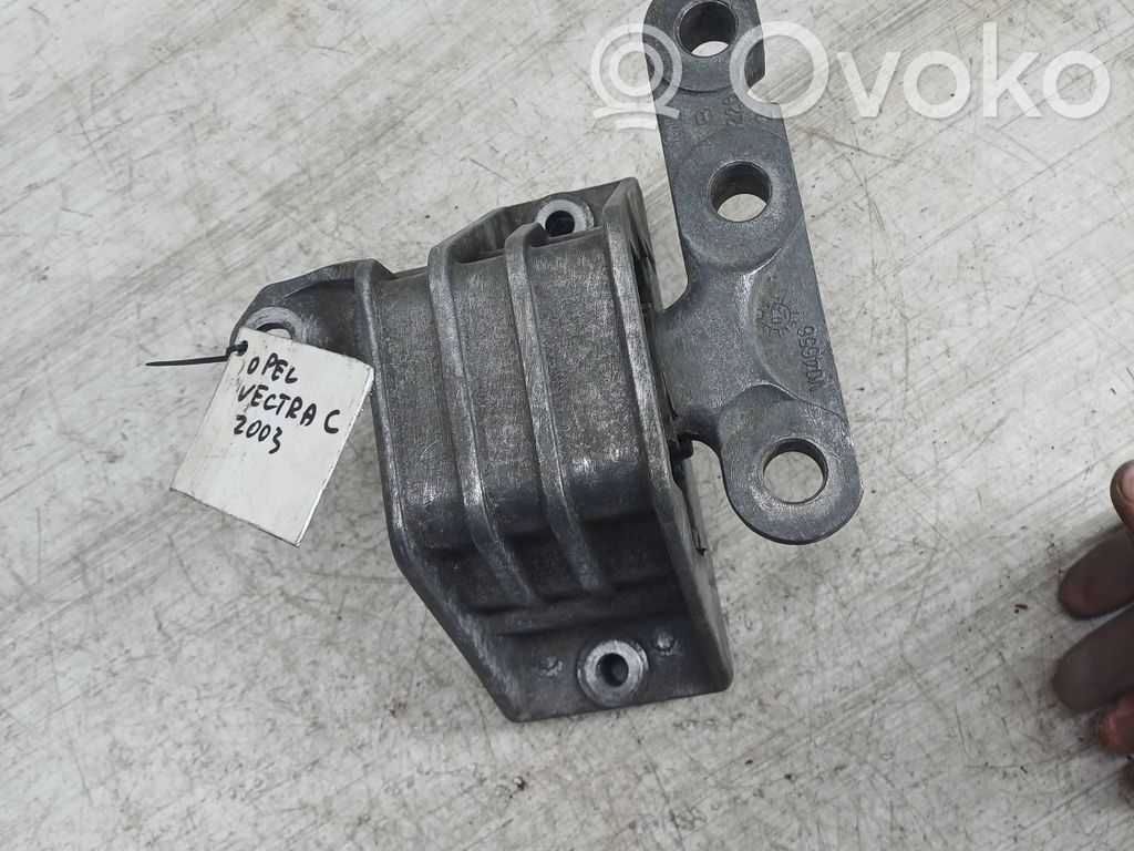 Opel Vectra C Engine mount bracket 