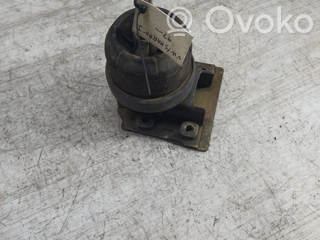 Engine mount bracket   586141