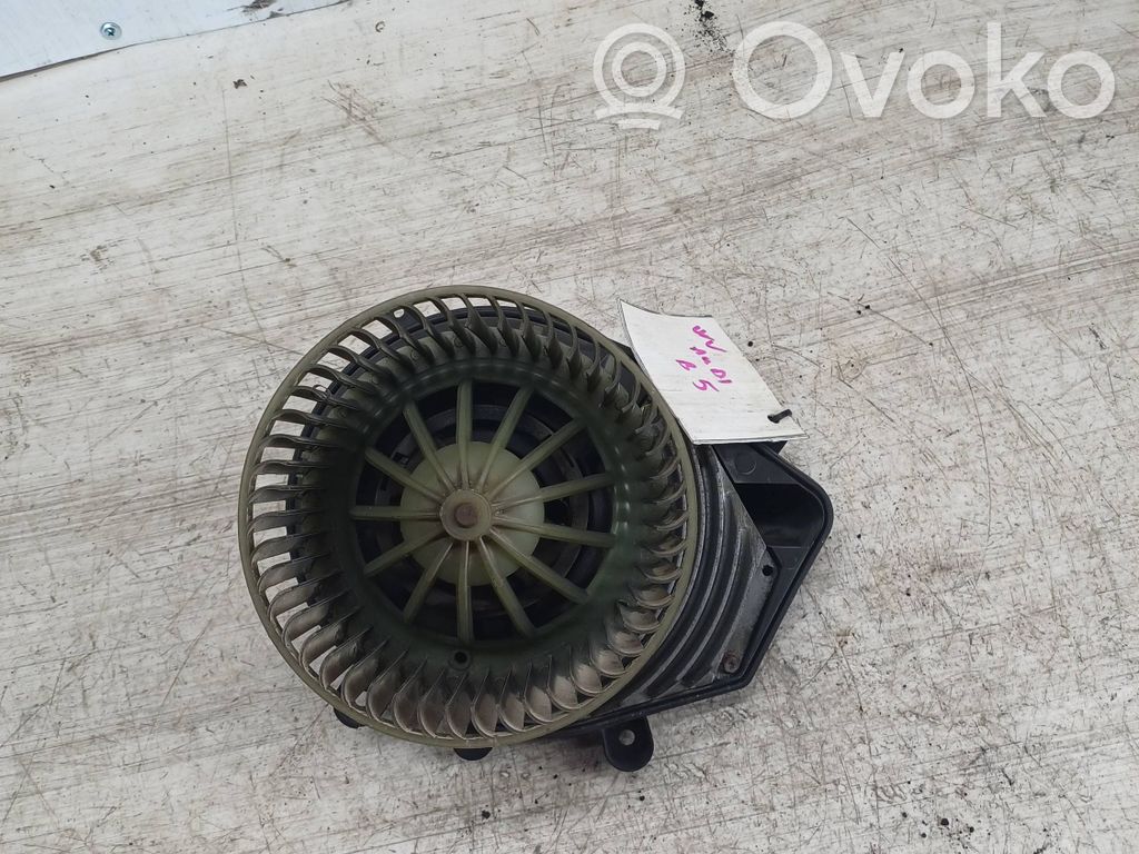 Audi A4 S4 B5 8D Lämmittimen puhallin 
