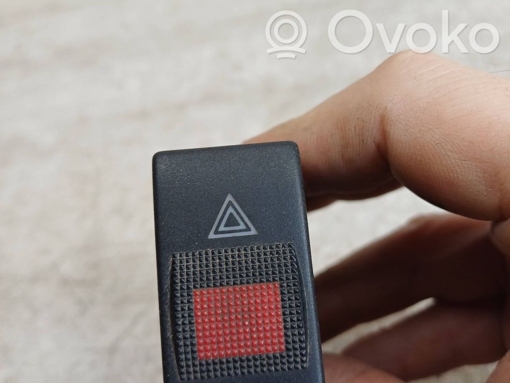 Audi A8 S8 D2 4D Botón interruptor de luz de peligro 