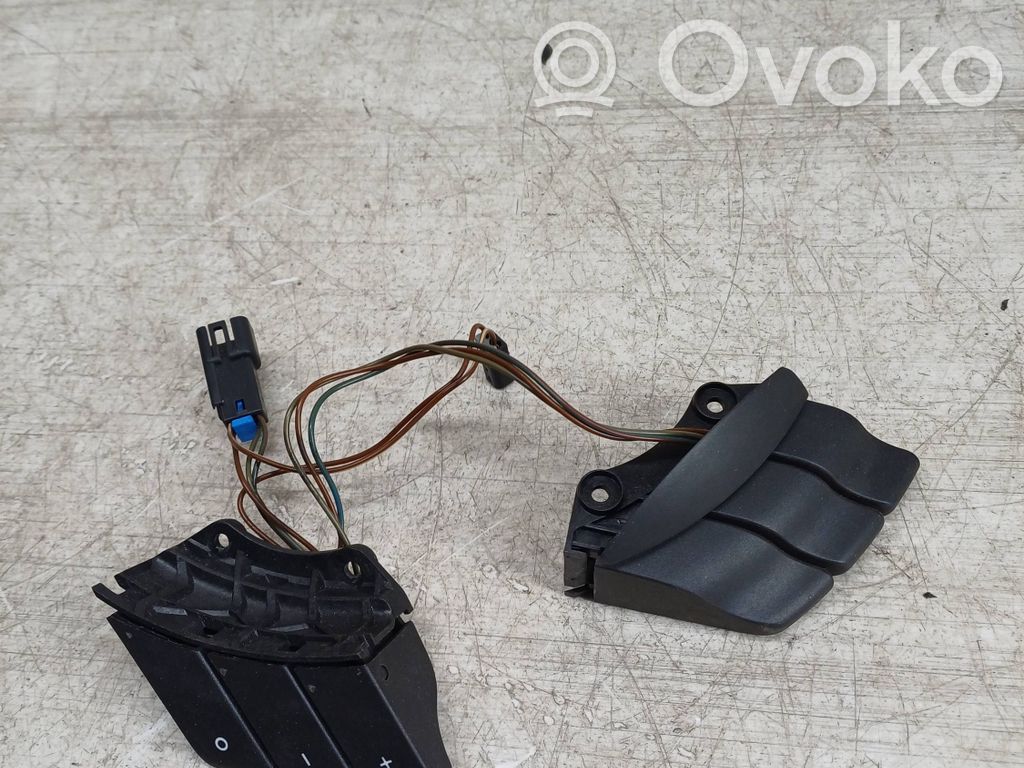 Opel Meriva A Steering wheel buttons/switches 