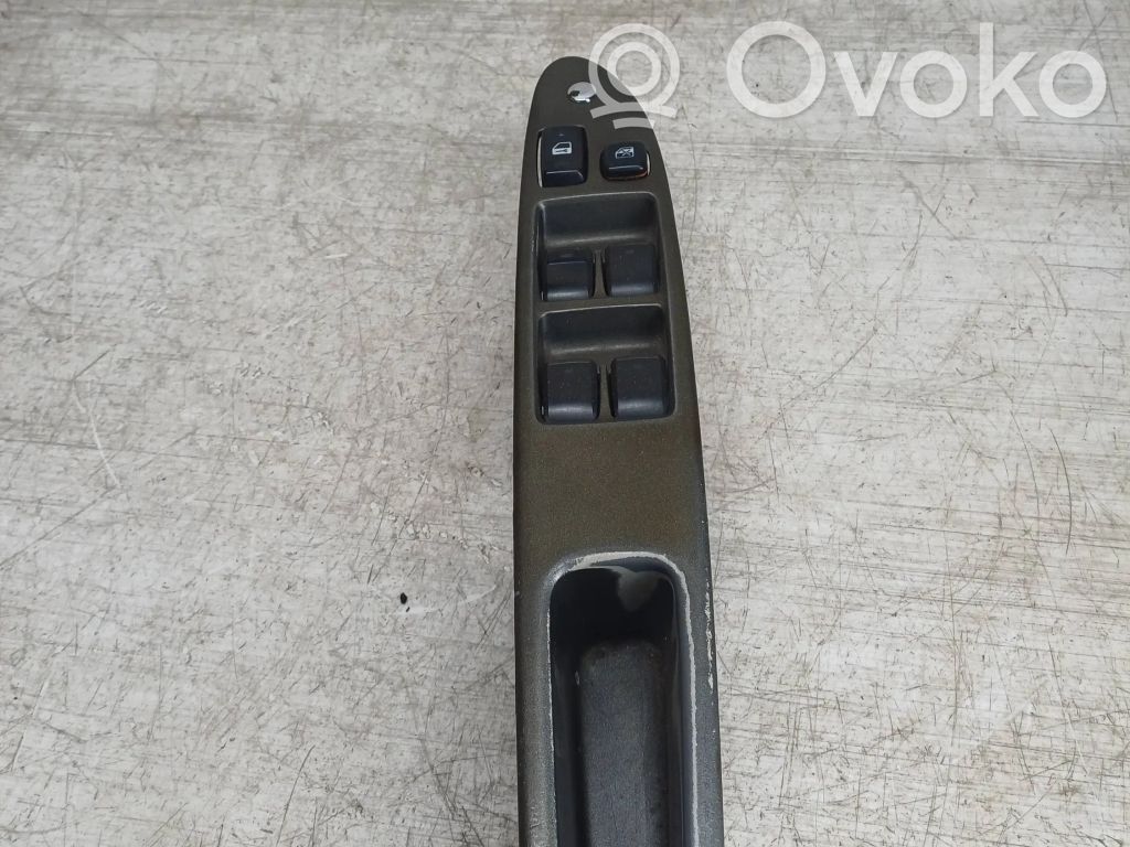 Toyota Avensis Verso Electric window control switch 