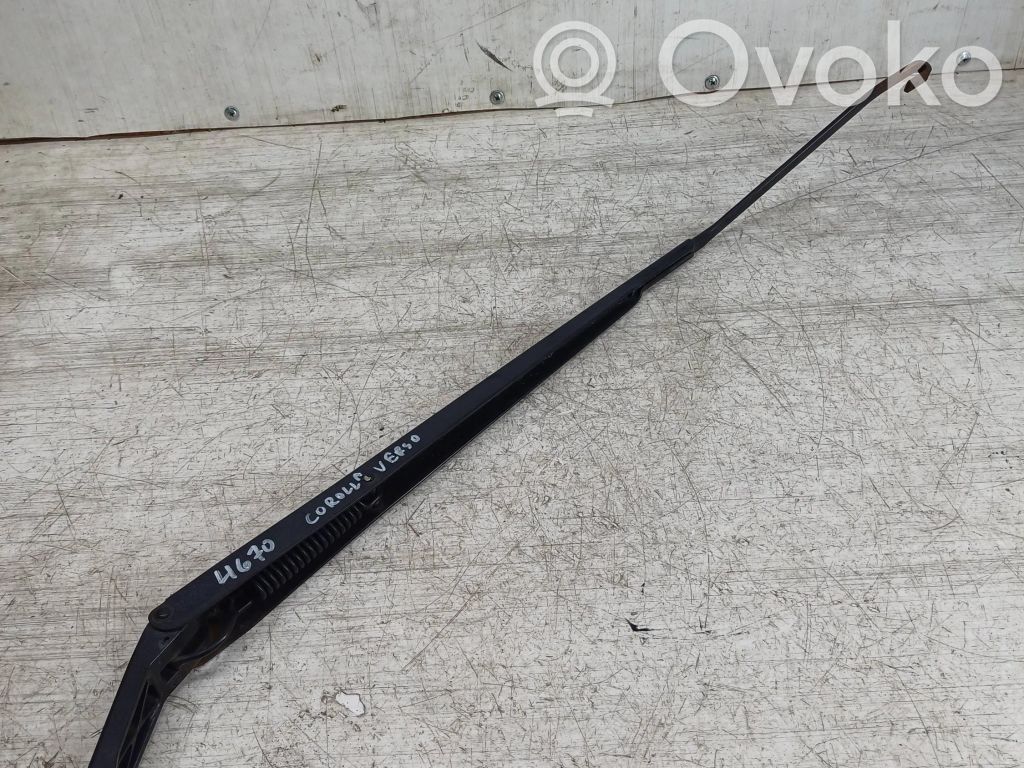 Toyota Corolla Verso E121 Front wiper blade arm 