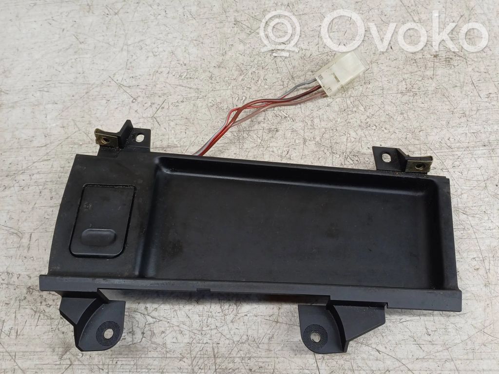 BMW 5 E39 Cigarette lighter front 