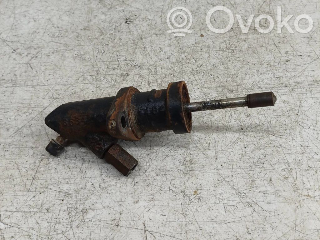 BMW 5 E39 Clutch slave cylinder 