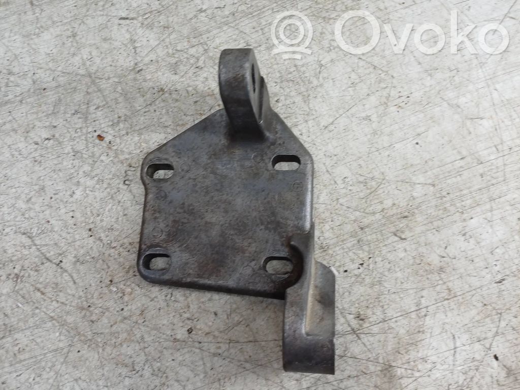Volvo XC90 Gearbox mounting bracket 