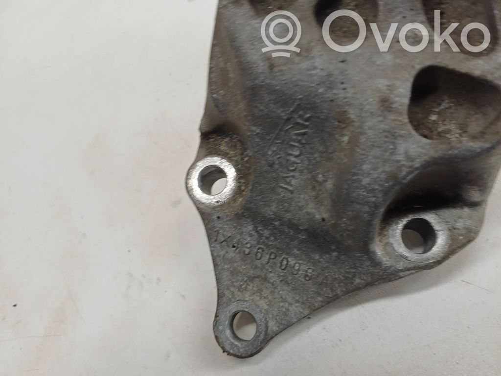 Jaguar X-Type Engine mounting bracket 