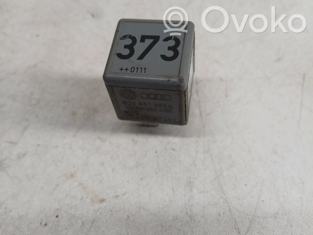 Volkswagen PASSAT B5.5 Other relay 