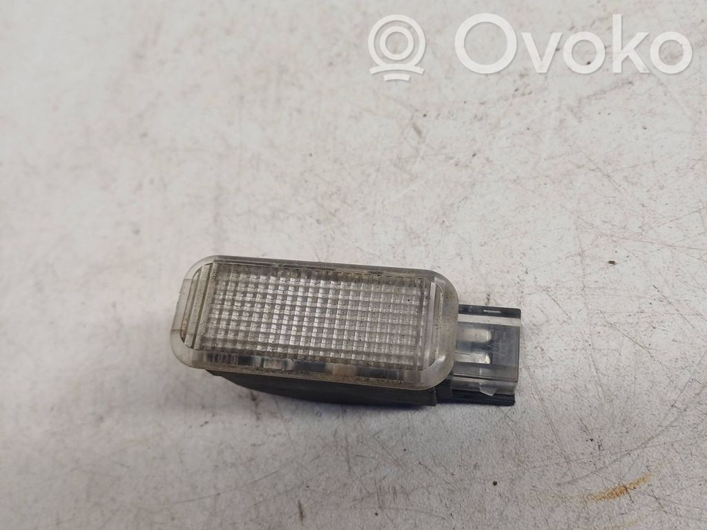 Volkswagen PASSAT B5.5 Rear door interior light 