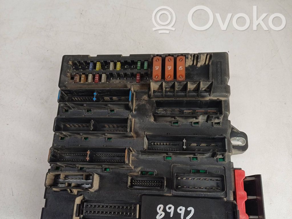Opel Vectra C Saugiklių blokas 