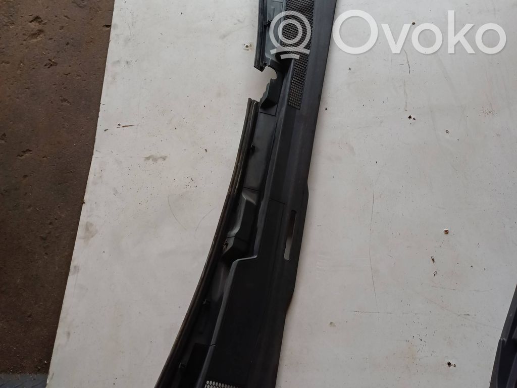 Peugeot 607 Wiper trim 