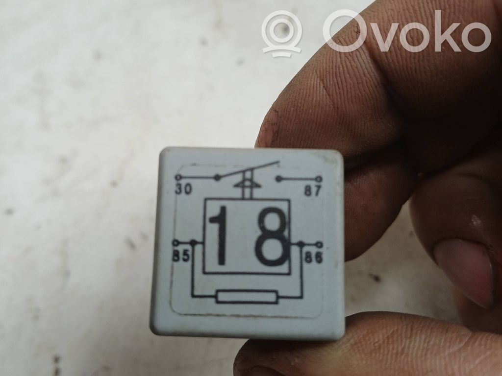 Volkswagen Polo IV 9N3 Other relay 
