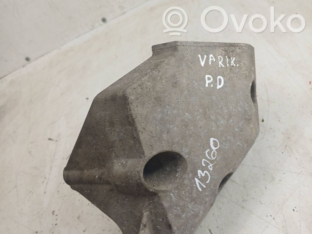 Volkswagen Polo IV 9N3 Engine mounting bracket 