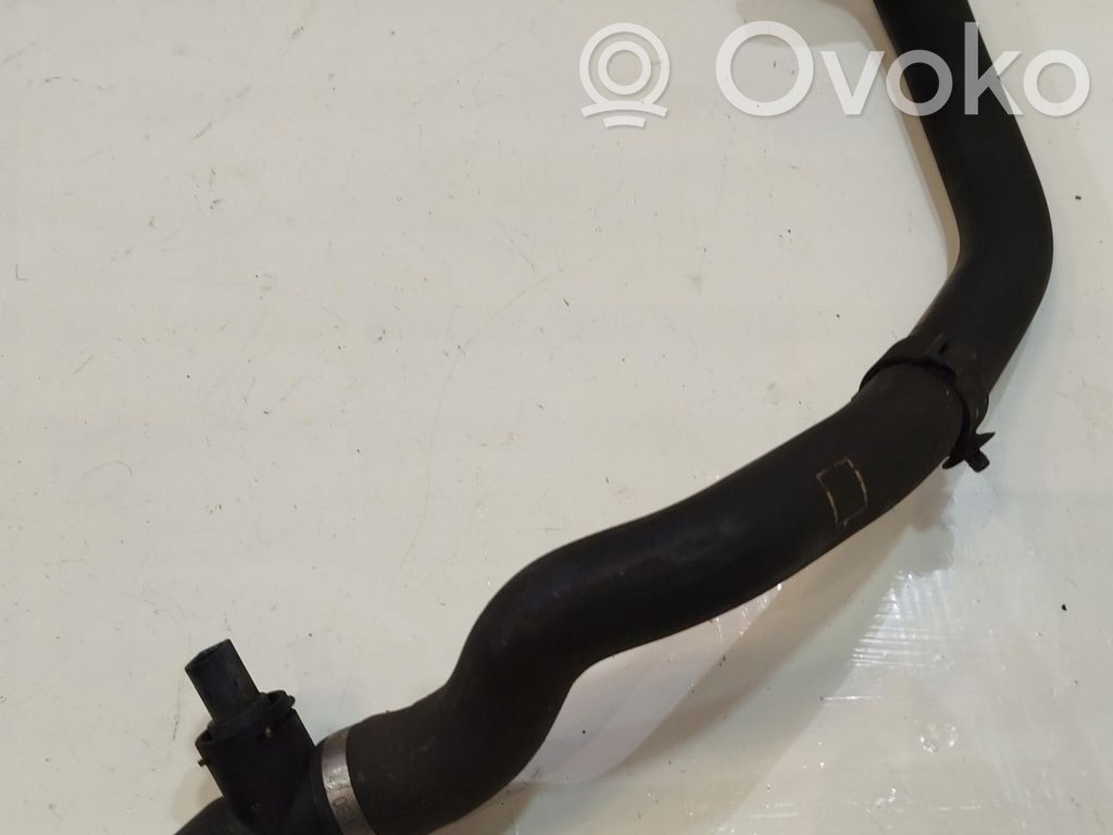 Audi A4 S4 B9 Tuyau de liquide de refroidissement moteur 