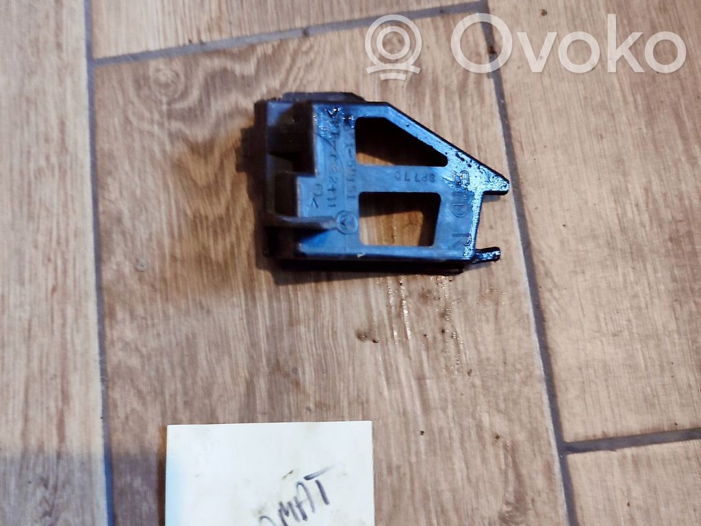 Rear bumper mounting bracket   D65150151,D65150151
