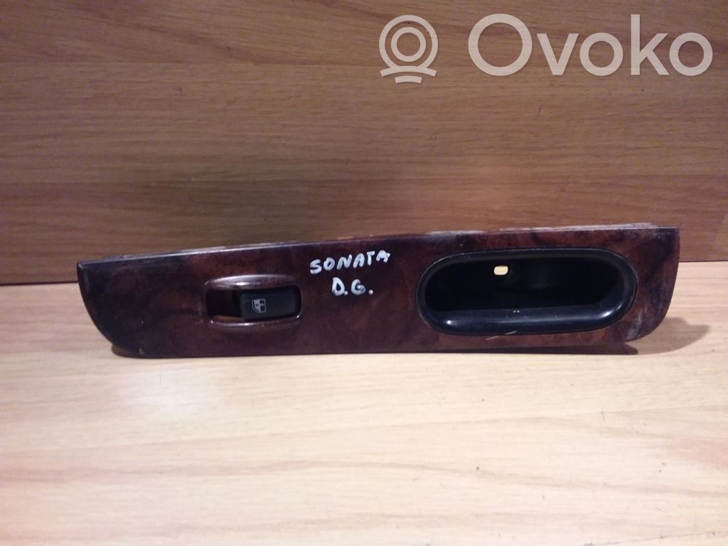 Hyundai Sonata Electric window control switch 
