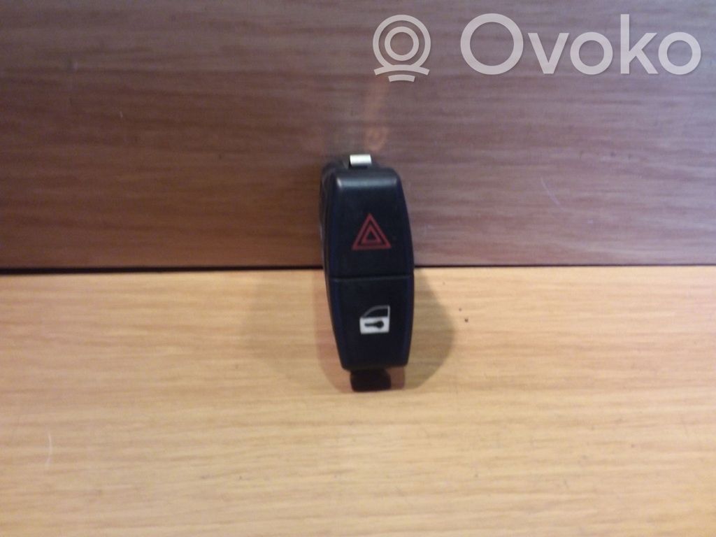 BMW 5 E60 E61 Avārijas lukturu slēdzis 