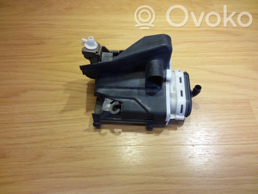 Audi A4 S4 B5 8D Takaoven lukko 