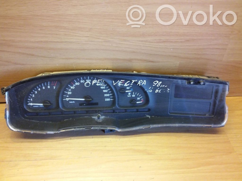 Opel Vectra B Spidometras (prietaisų skydelis) 