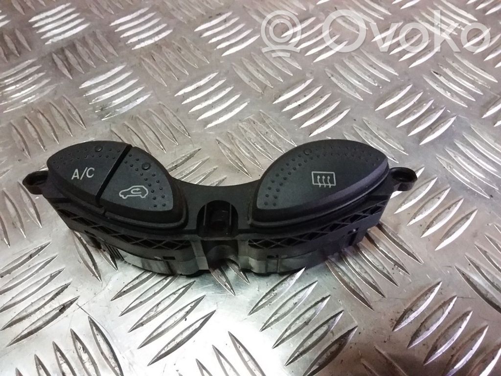 Ford Focus Windscreen/window heater switch 