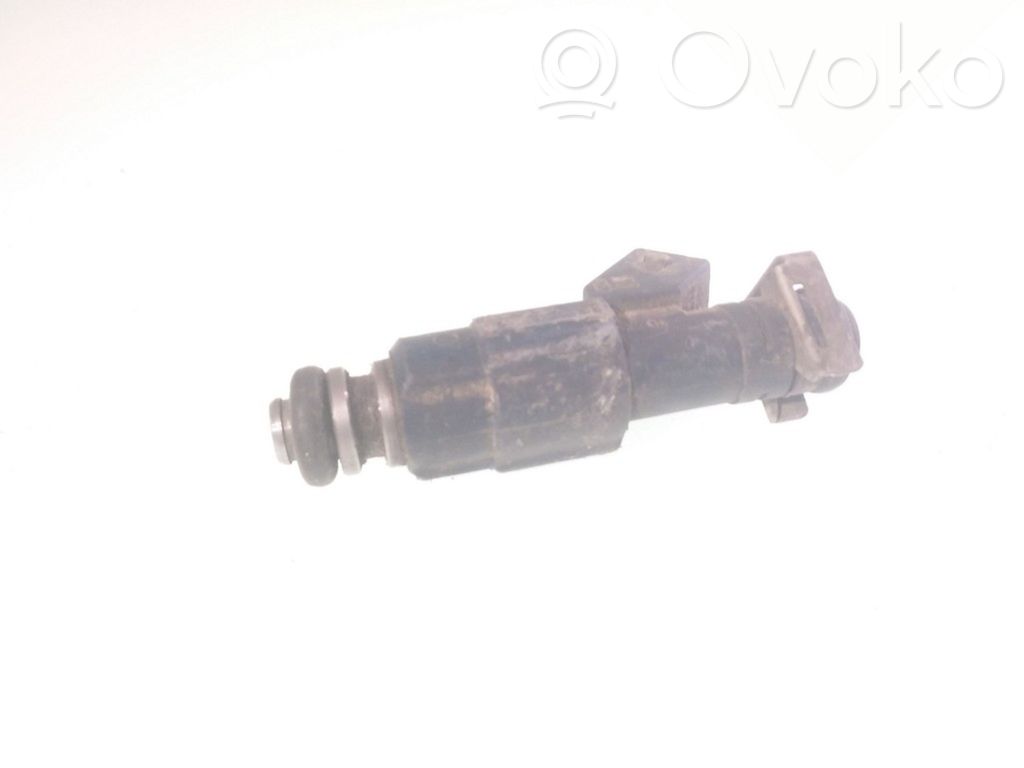 Opel Omega B1 Fuel injector 