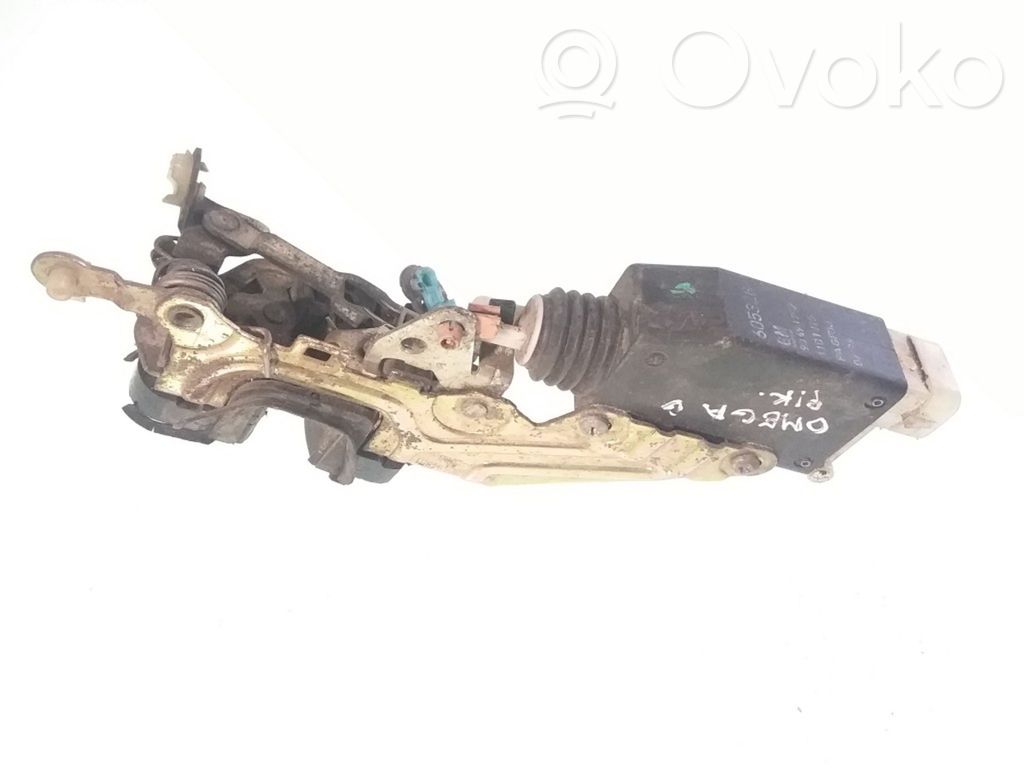 Opel Omega B1 Priekšpusē slēdzene 